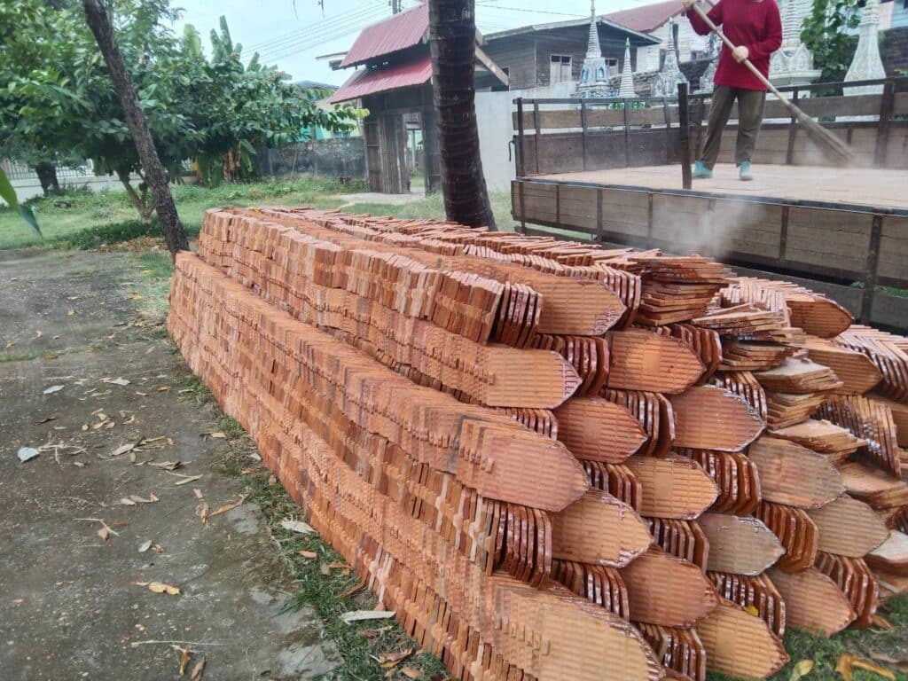 ส่ง กระเบื้องสุโขทัย เคลือบแดง ธาตุพนม นครพนม