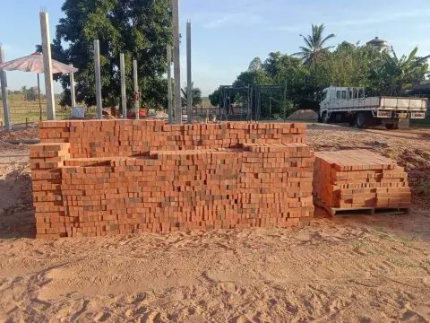 ส่ง อิฐโชว์เรียบ พลับพลาชัย บุรีรัมย์