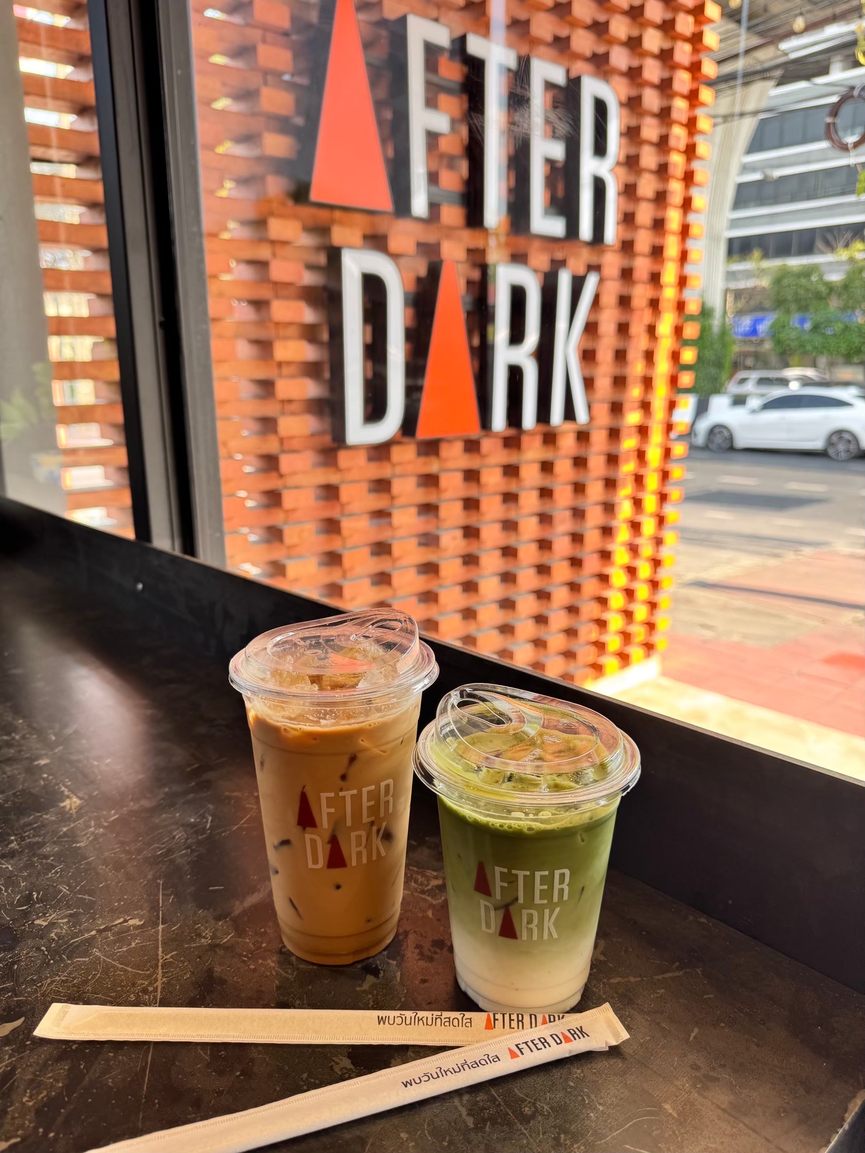 มุมกาแฟของ After Dark Cafe กับอิฐโชว์ 4×8