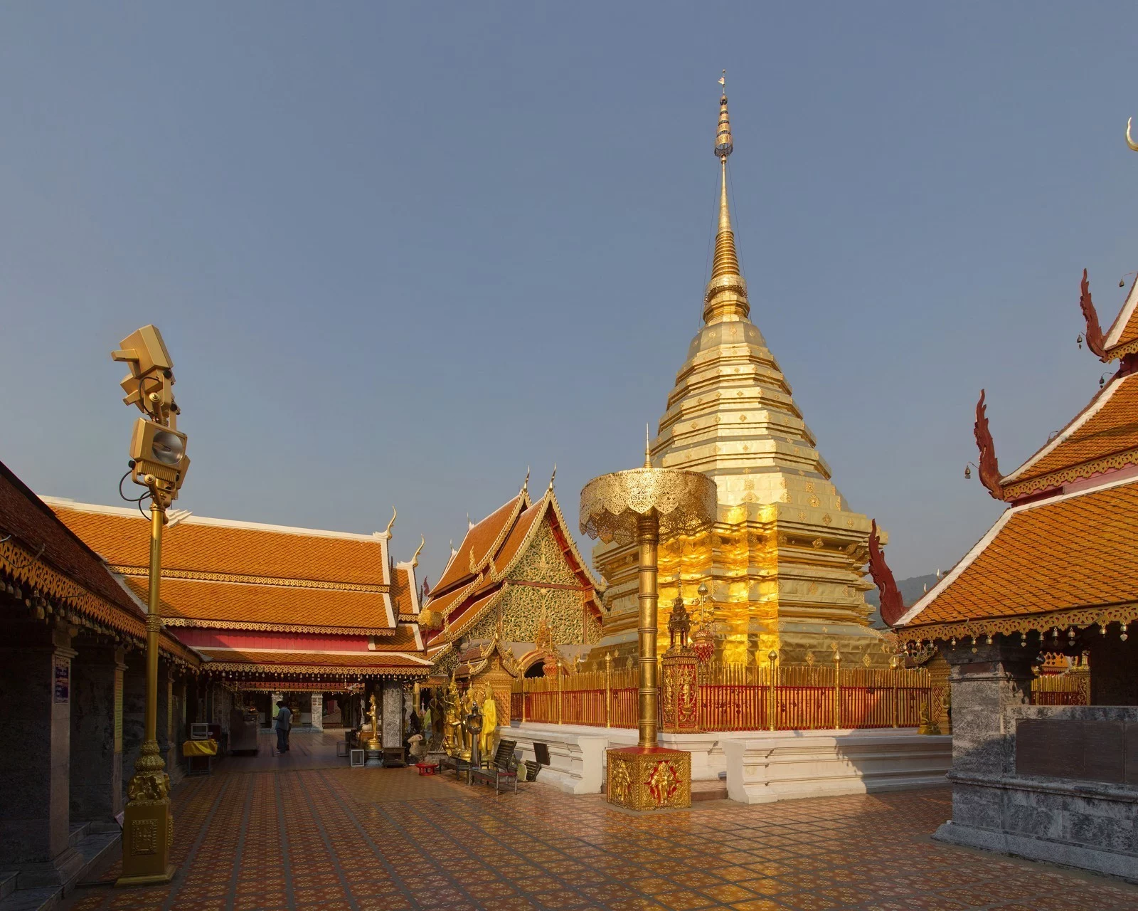 พระธาตุดอยสุเทพและระเบียงรอบองค์พระธาตุ จังหวัดเชียงใหม่
