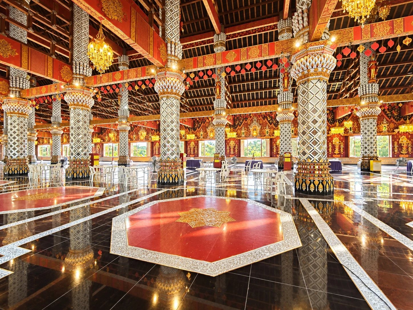 ภาพประกอบตีความความวิจิตรภายในมหาวิหารตามภาพอ้างอิงจริงของ FredTC ปี 2567