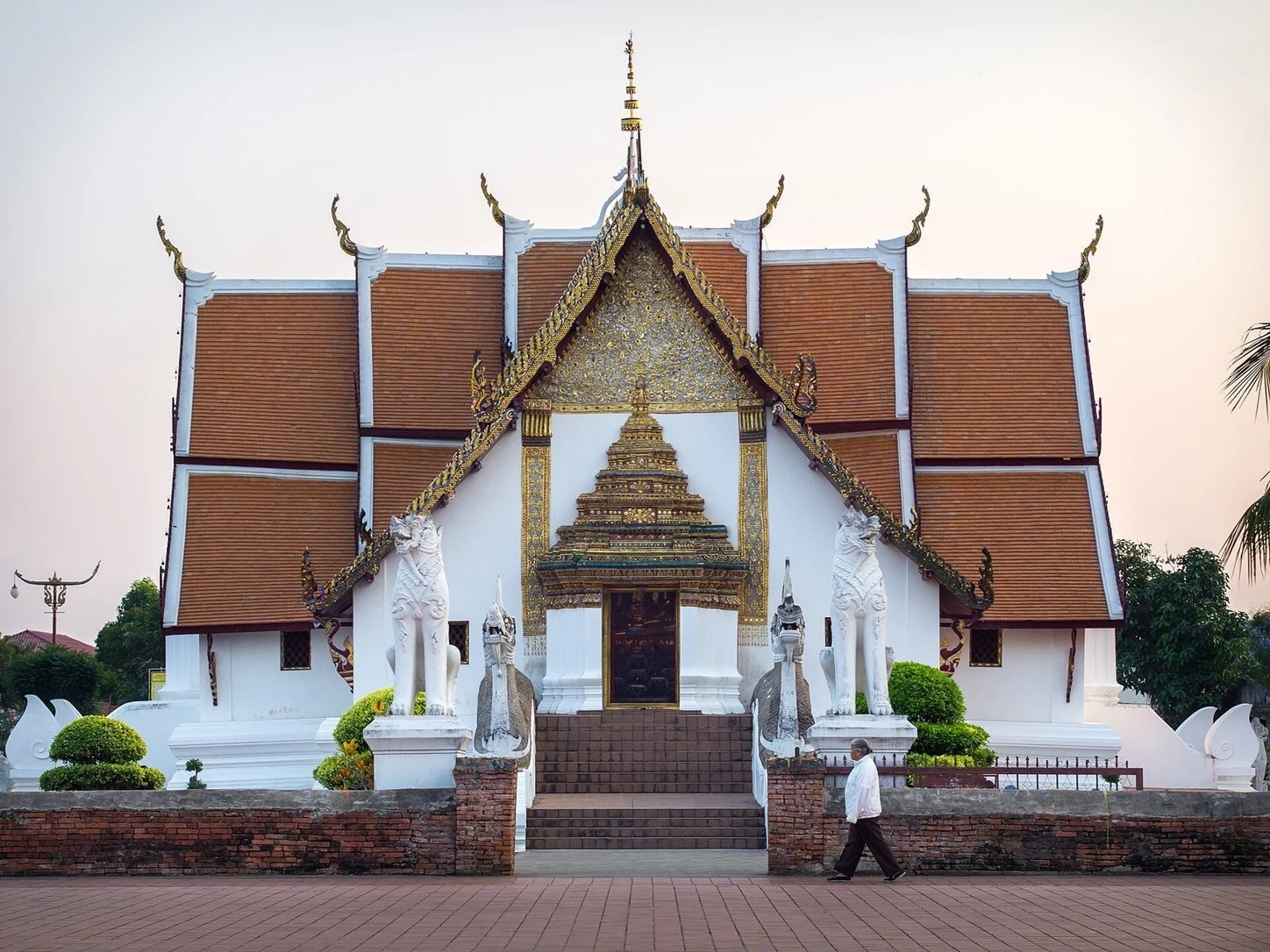 10 วัดล้านนาสวยน่าไป ชมวิหาร หลังคา และงานไม้แห่งภาคเหนือ