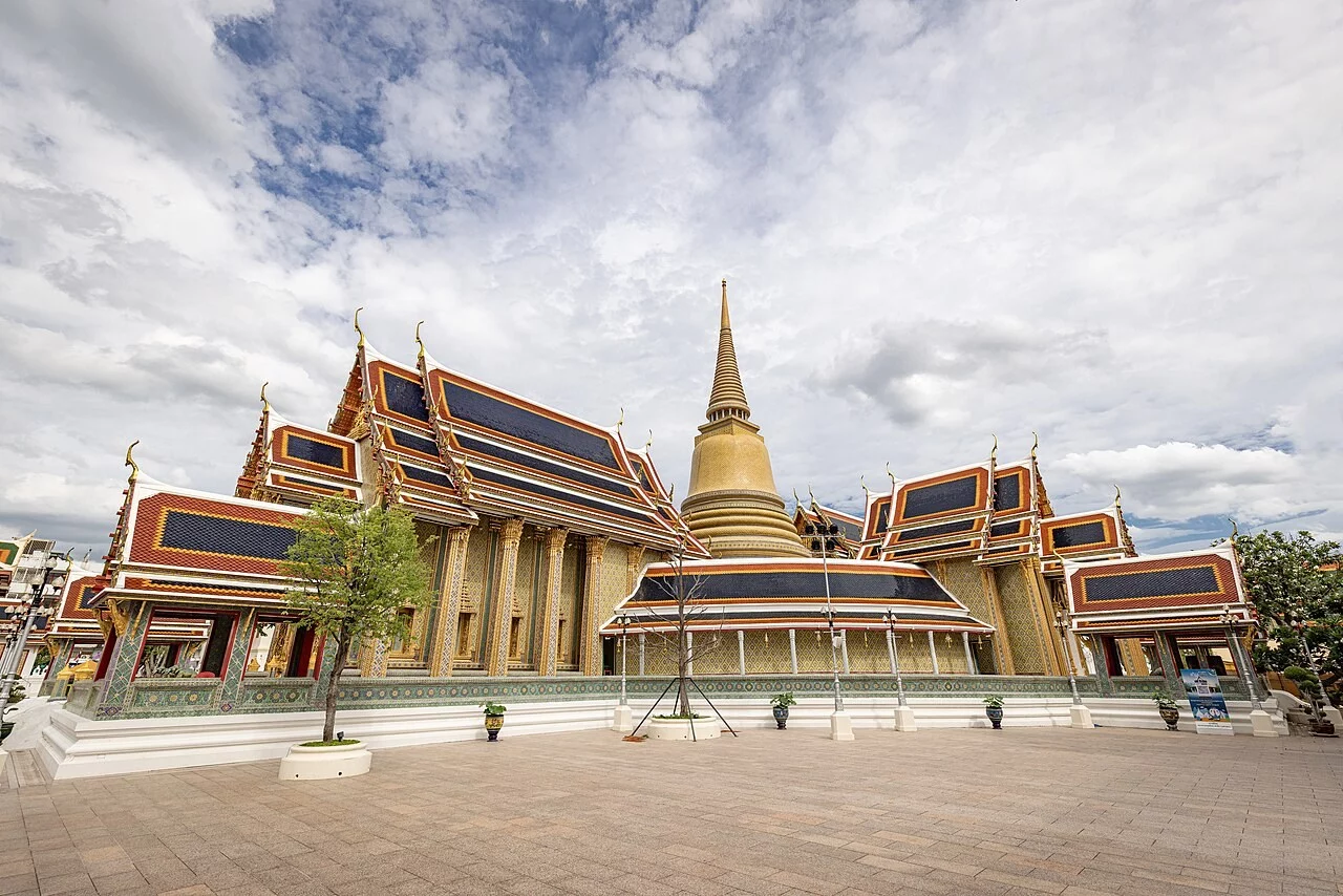 กลุ่มอาคารและเจดีย์วัดราชบพิธสถิตมหาสีมาราม มุมกว้าง