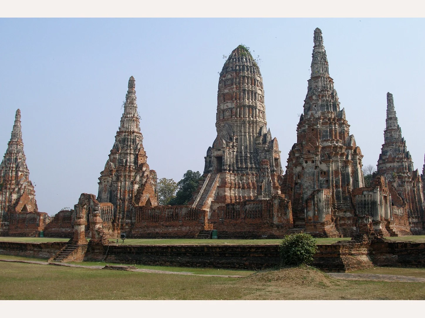 วัดโบราณใช้อะไรก่ออิฐ? รู้จักปูนขาว ปูนสอ และภูมิปัญญาช่างไทย
