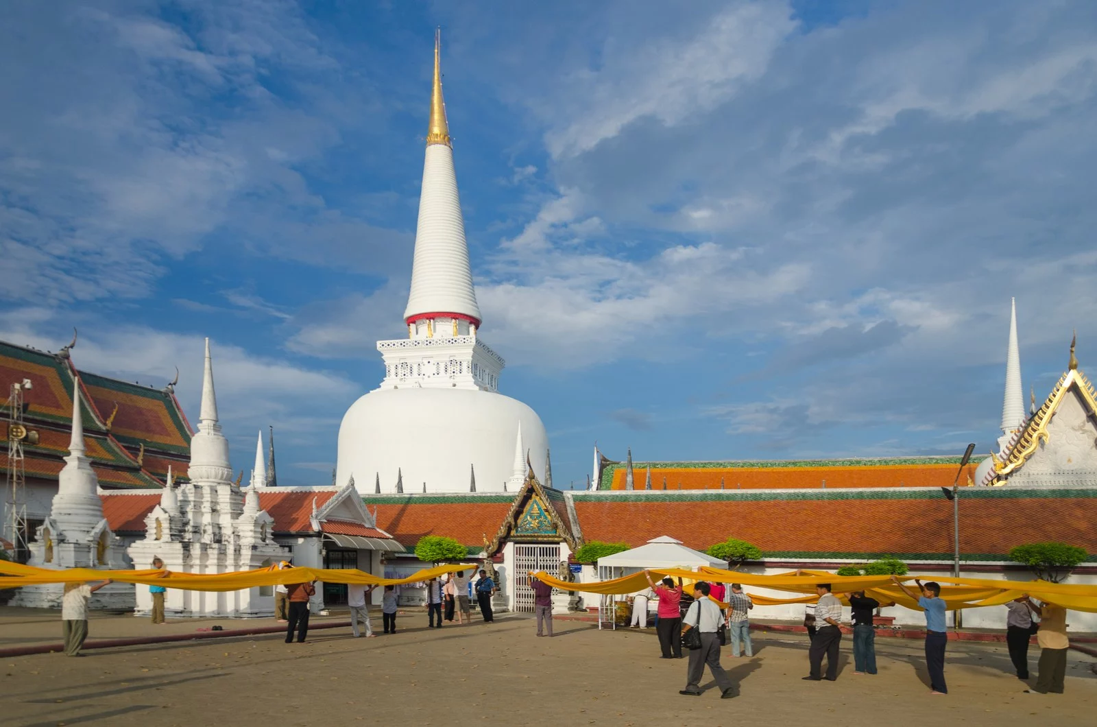 พระบรมธาตุและเจดีย์ราย วัดพระมหาธาตุ นครศรีธรรมราช