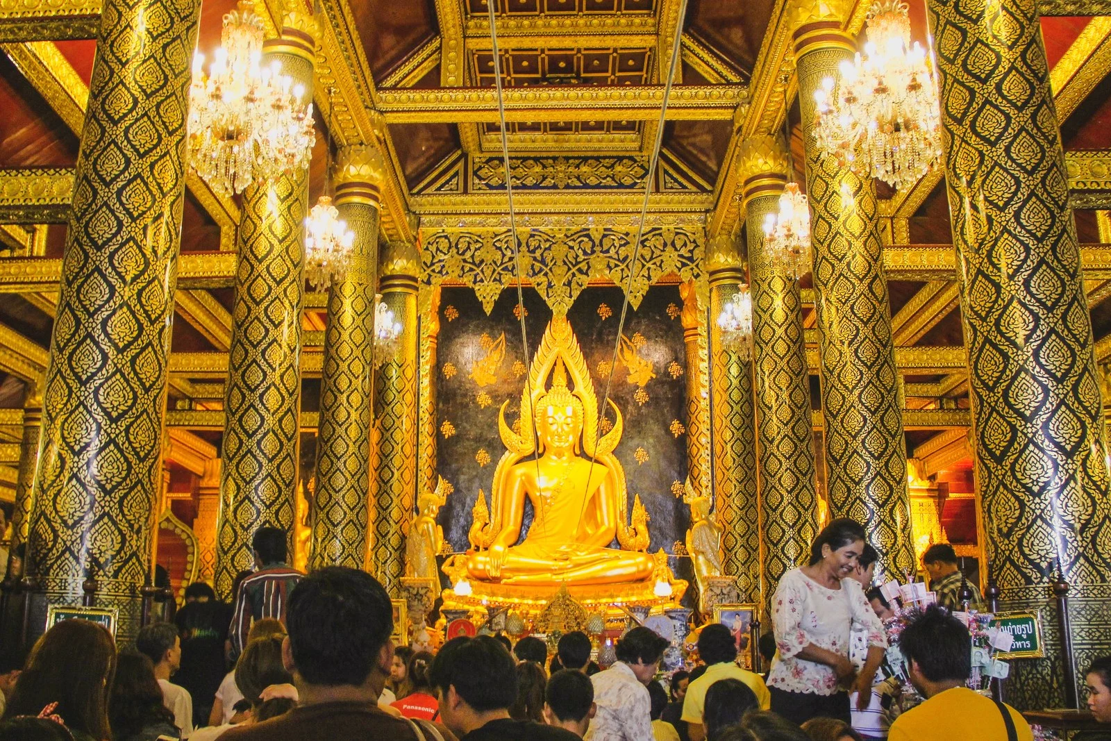 พระพุทธชินราชและซุ้มเรือนแก้วในวัดใหญ่ พิษณุโลก